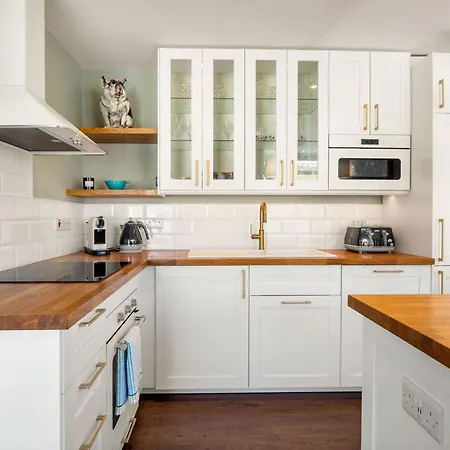 295 - Holiday home *
